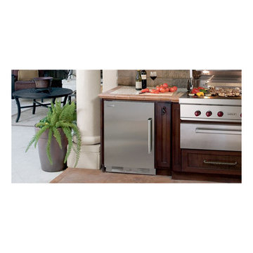 Sub-Zero 24" Built-in Outdoor All Refrigerator, Stainless Steel | UC24ROPH
