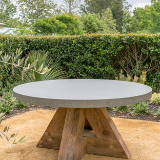 Esempio di un piccolo patio o portico moderno dietro casa con ghiaia e nessuna copertura