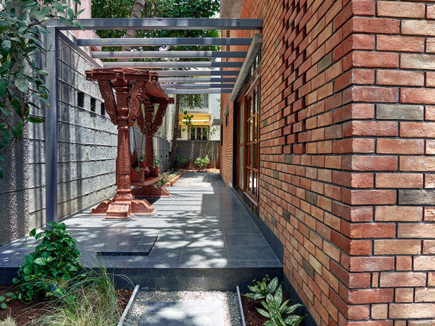 Modern Patio by Alok Kothari Architects