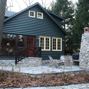 Esempio di un patio o portico stile rurale con pavimentazioni in pietra naturale e nessuna copertura