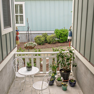 The SEAHAVEN  COTTAGE rear courtyard/patio