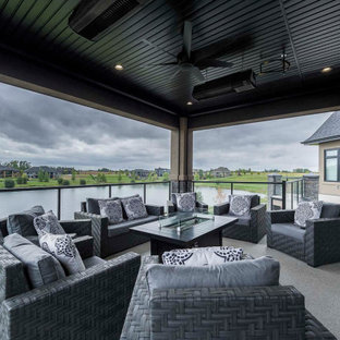 Idee per un ampio patio o portico design dietro casa con graniglia di granito e un tetto a sbalzo