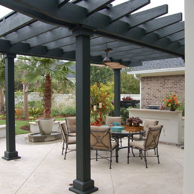 Inspiration for a timeless patio kitchen remodel in Charleston with a pergola