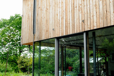 Photo of a contemporary patio in Sussex.