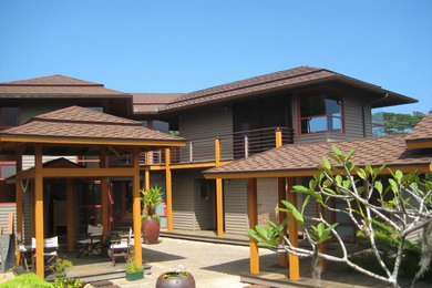 Design ideas for a modern patio in Hawaii.