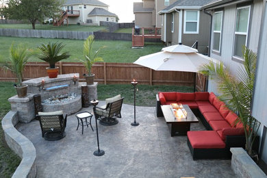 Example of a mid-sized island style patio design in Kansas City