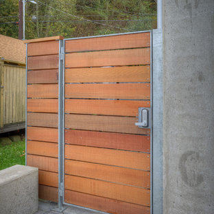 Idee per un piccolo patio o portico minimalista davanti casa con lastre di cemento e nessuna copertura