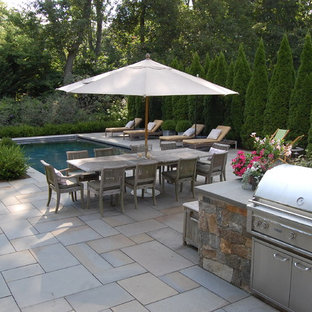 Esempio di un patio o portico chic con nessuna copertura