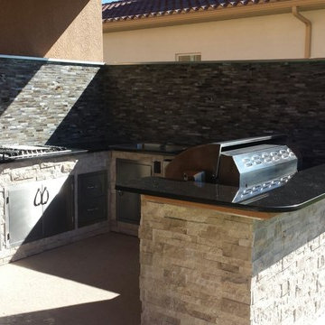 U-Shaped Outdoor Kitchen with Gas Cooktop & Mosaic Backsplash