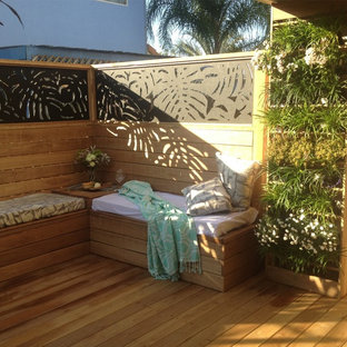 Immagine di un patio o portico minimalista di medie dimensioni e in cortile con pedane