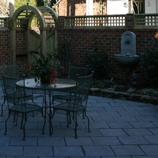 Foto di un piccolo patio o portico boho chic dietro casa con pavimentazioni in cemento