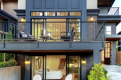 Example of a transitional patio design in Seattle