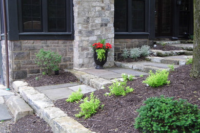 Esempio di un grande patio o portico vittoriano dietro casa con un giardino in vaso, pavimentazioni in pietra naturale e nessuna copertura