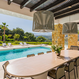 Foto de patio mediterráneo en patio trasero y anexo de casas