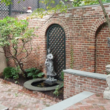 Walled garden - lady fountain lattice