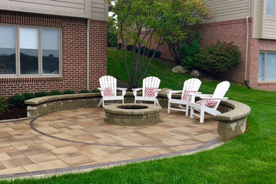 Inspiration for a timeless patio remodel in Detroit