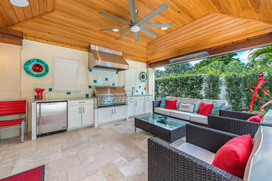 Example of an eclectic patio design in Miami