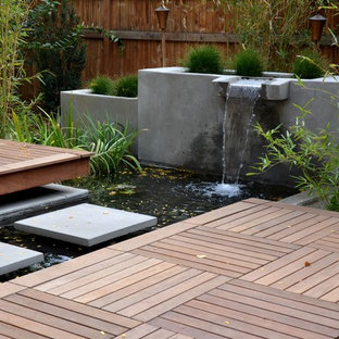 Idee per un patio o portico etnico dietro casa e di medie dimensioni con fontane, pedane e nessuna copertura