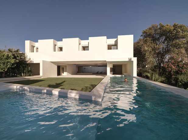 Modern Pools by gus wustemann architects