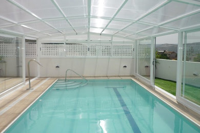 Cubierta fija para piscina en vivienda unifamiliar en Granada