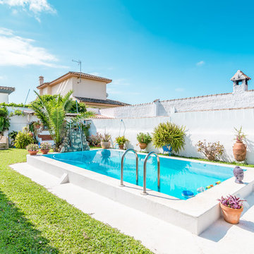 Exteriores del chalet con piscina