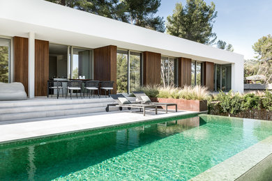 Moderner Infinity-Pool in rechteckiger Form in Palma de Mallorca