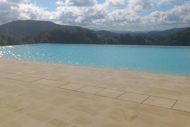 Ejemplo de piscina alargada rural extra grande rectangular