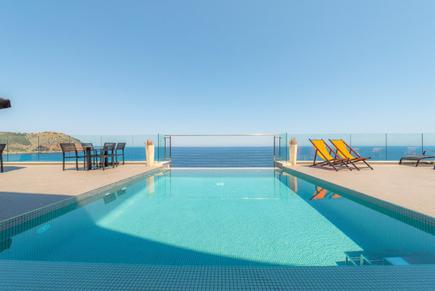 Modern Pools by E-FOTO ZARAUZ