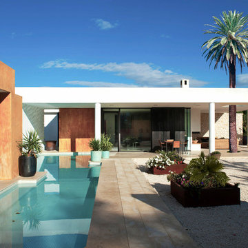 Vivienda mediterránea entre naranjos