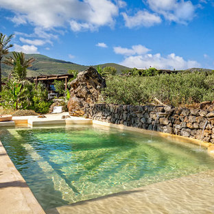 Immagine di una piscina mediterranea