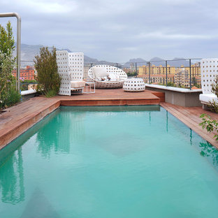 Esempio di una piscina industriale rettangolare sul tetto con pedane