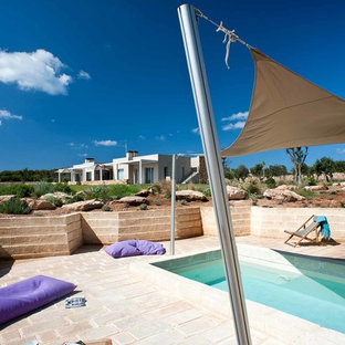 Idee per una piscina monocorsia mediterranea rettangolare dietro casa con pavimentazioni in mattoni