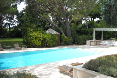 Idées déco pour une piscine moderne.