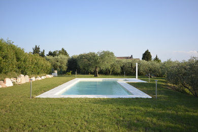 Foto di una piscina minimal