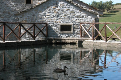 This is an example of a rustic swimming pool in Florence.