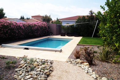 Idées déco pour une piscine contemporaine.