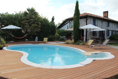 This is an example of a classic swimming pool in Bordeaux.