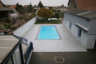 Exemple d'une piscine tendance.