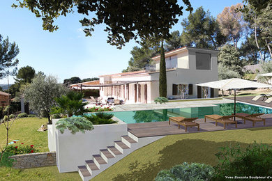 Exemple d'une piscine à débordement et latérale tendance de taille moyenne et sur mesure avec une terrasse en bois.