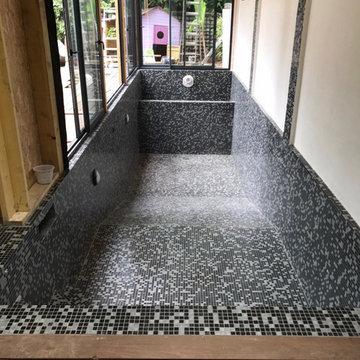 Couloir de nage maçonné avec mosaïque