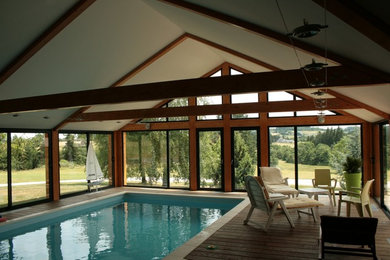 Cette image montre une piscine chalet.