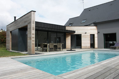 Inspiration for a medium sized contemporary back rectangular lengths swimming pool in Rennes with decking.
