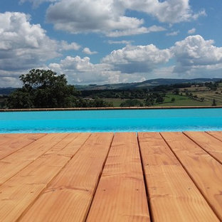 Foto di una grande piscina fuori terra classica rettangolare davanti casa con pedane