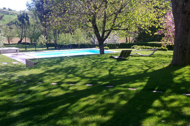 La piscine au jardin et espace de détente