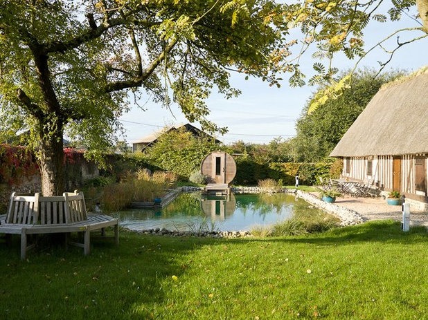 Farmhouse Swimming Pool by Vincent Vallée Paysages