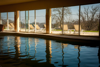 Réalisation d'une piscine design.