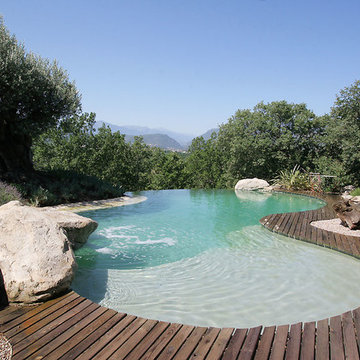 Piscine à débordement
