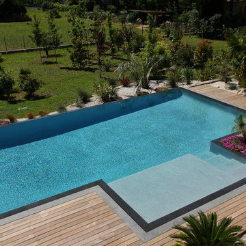 Piscine à débordement