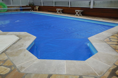 Design ideas for a contemporary swimming pool in Angers.