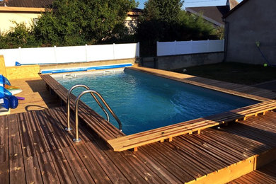 Aménagement d'une piscine contemporaine.